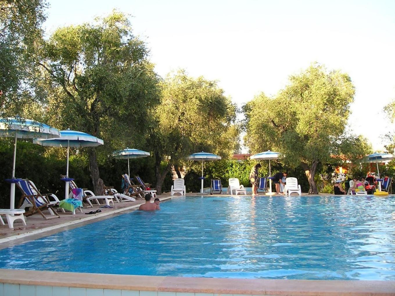 Residence Baia Del Gallo Весте Екстериор снимка