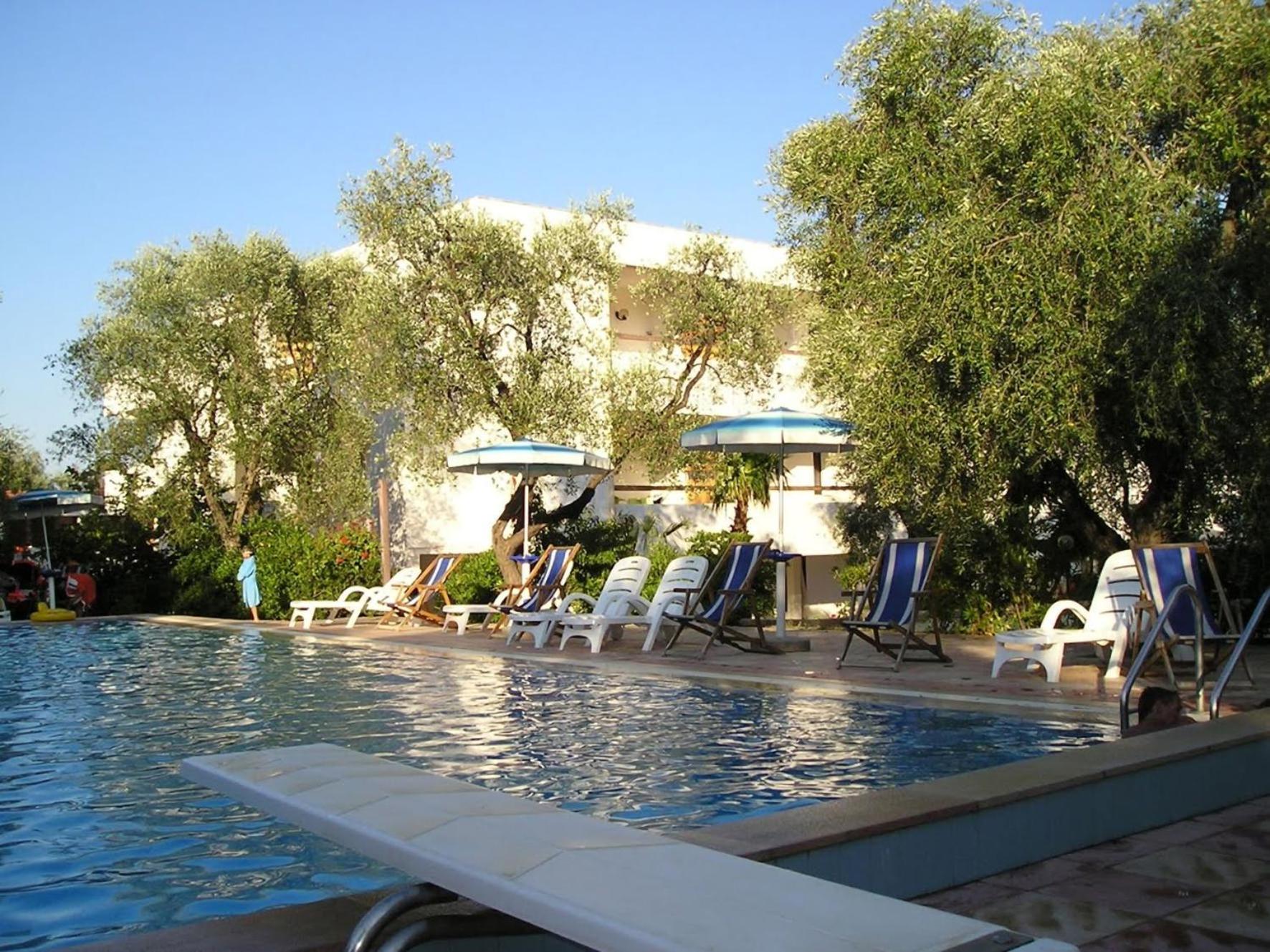 Residence Baia Del Gallo Весте Екстериор снимка