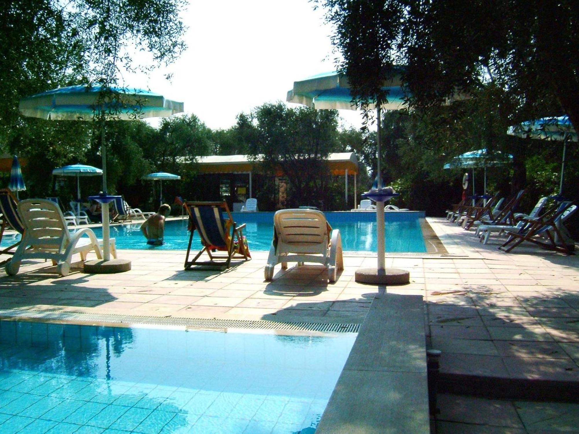 Residence Baia Del Gallo Весте Екстериор снимка