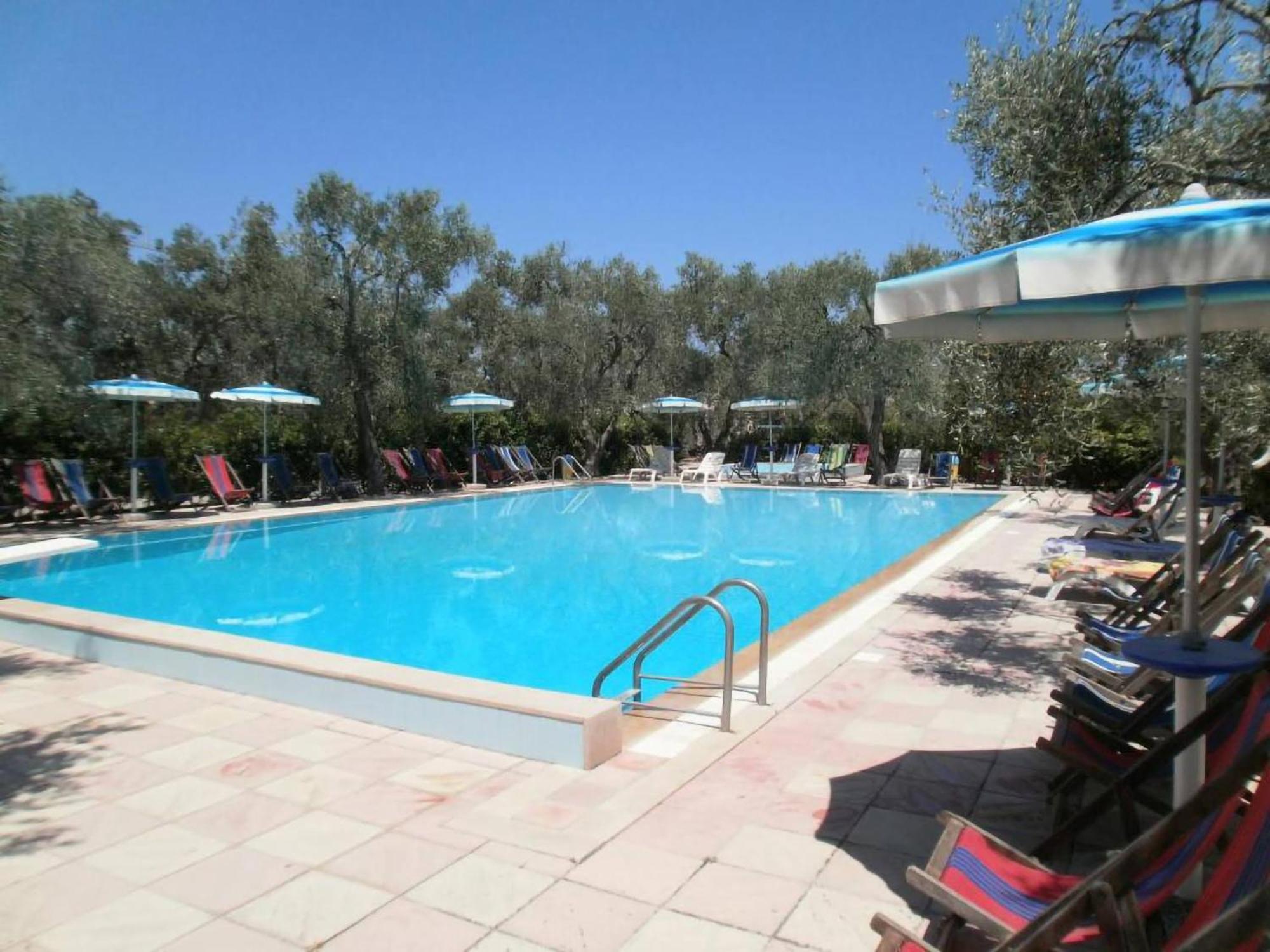 Residence Baia Del Gallo Весте Екстериор снимка