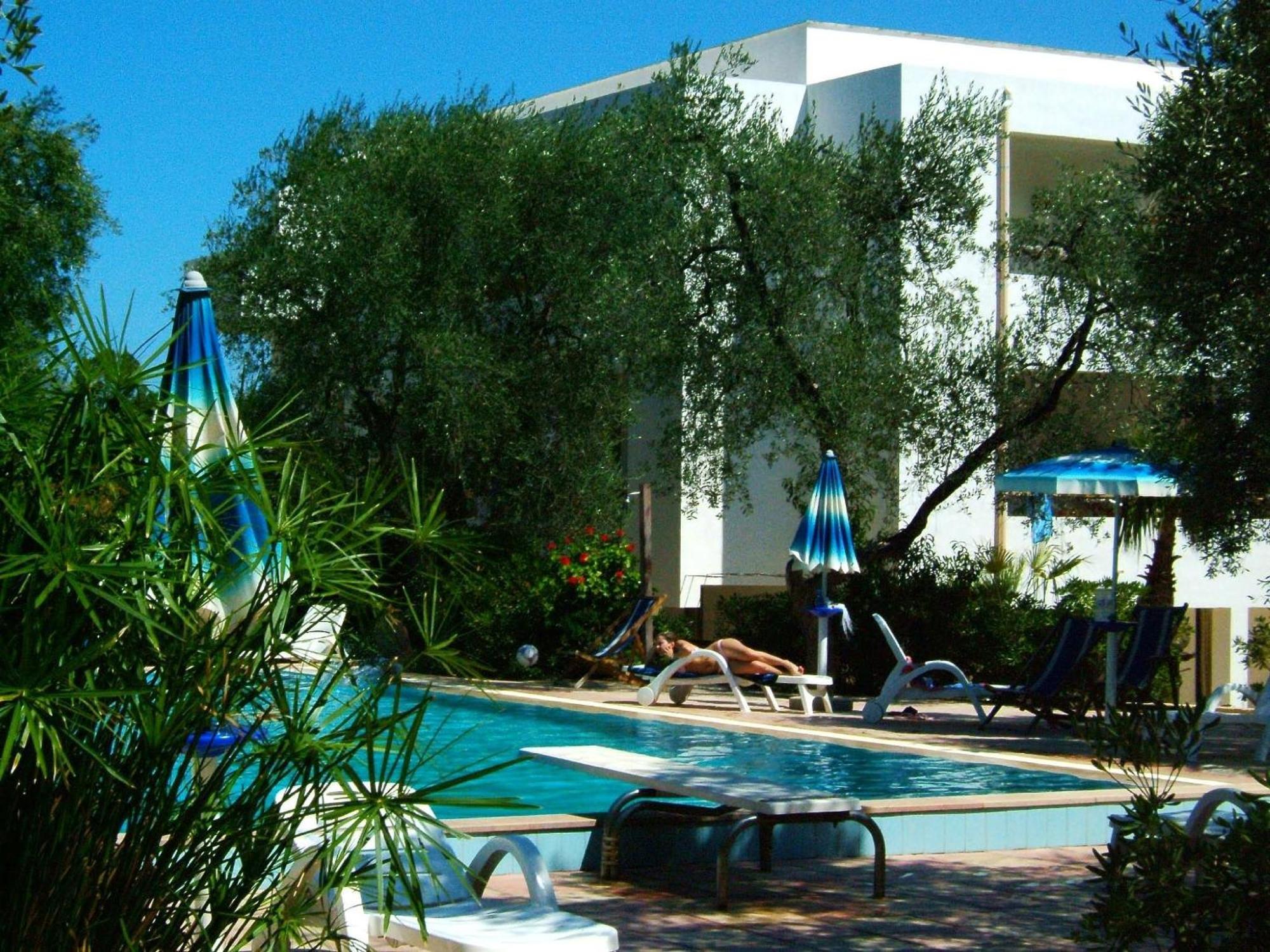 Residence Baia Del Gallo Весте Екстериор снимка